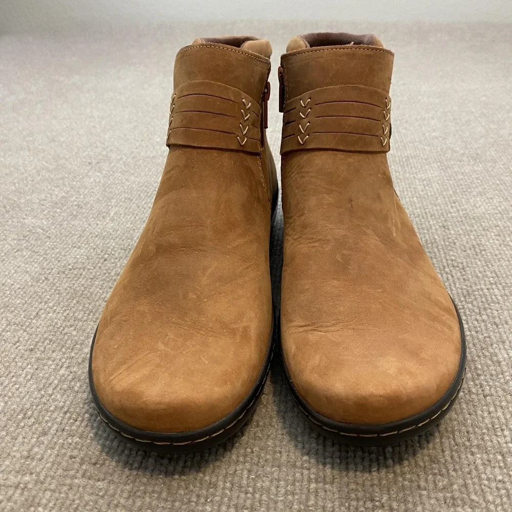 Clarks Booties Womens Size 10 Brown‎ Nubuck Ankle Wedge Zip Button Comfort